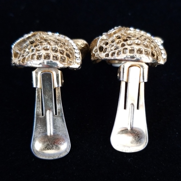 Vintage Mid Century Rose Design Gold Tone Rhinestone Clip Earrings - Picture 13 of 15